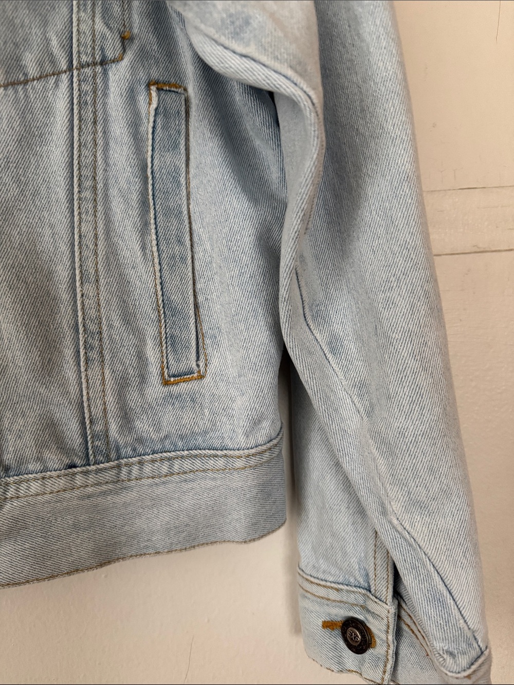 Light Wash Denim Jacket - by Express. Classic Style that never outdated. Size S - Picture 5 of 9
